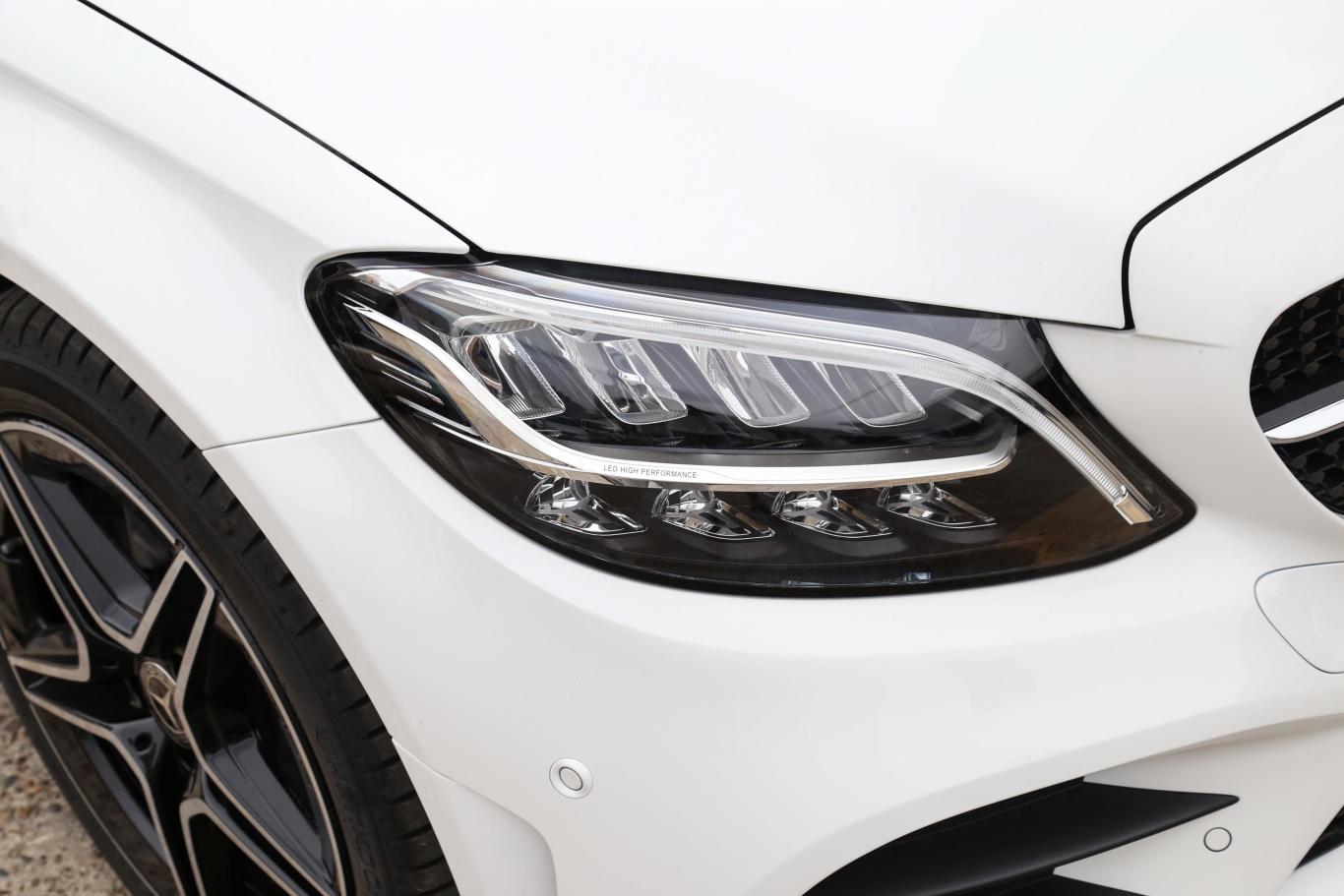 奔驰c级c 260 星耀臻藏版大灯侧45度俯拍