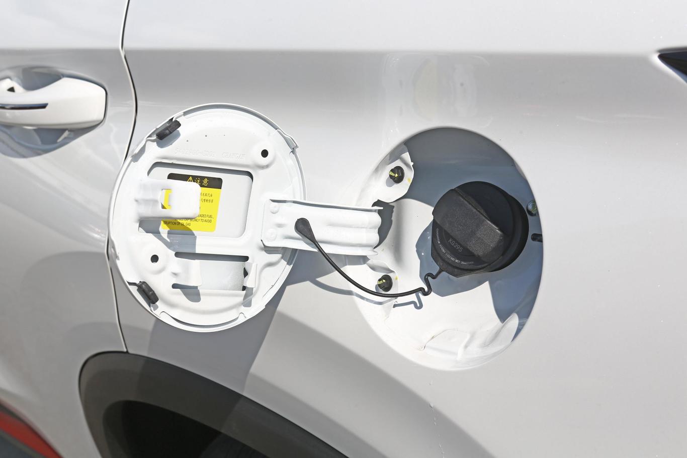 长安cs75plus2.0t 手自一体 领航型油箱盖