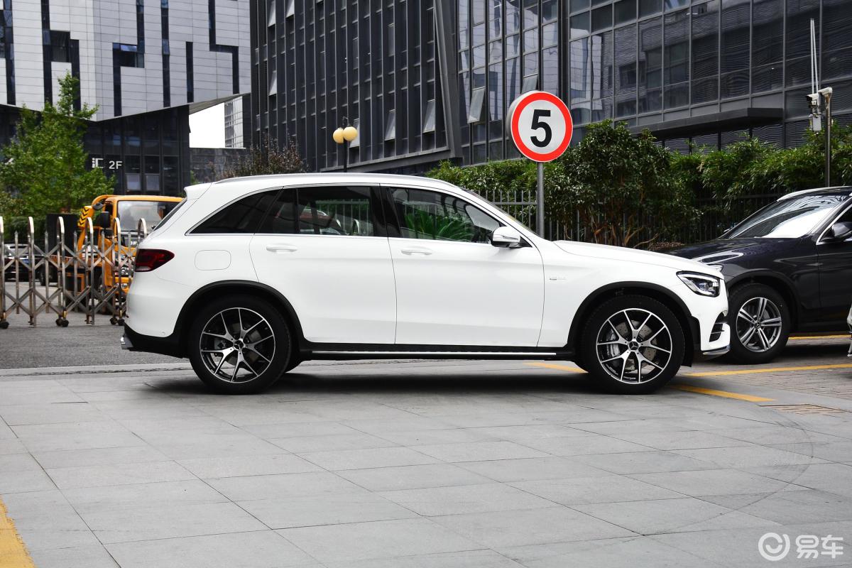 【奔馳glc amg2020款amg glc 43 4matic正側車頭向右水平汽車圖片