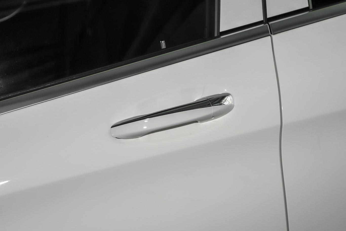 奔驰c级c 260 l驾驶员侧前门把手