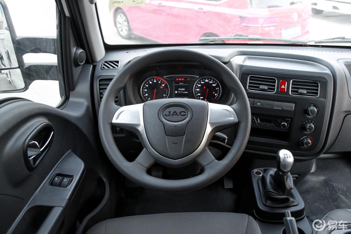 康铃x5 汽油国六柳机1.5l 113马力 2.85米轴距 单排栏板微卡