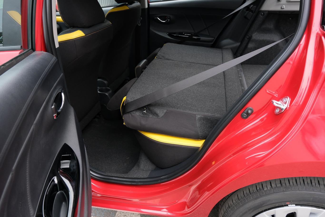 威驰fs1.5l cvt 锋享版后排空间