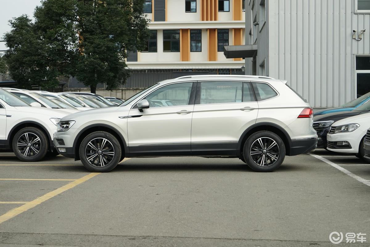 【途观l2021款280tsi 双离合 两驱 智享版正侧车头向左水平汽车图片