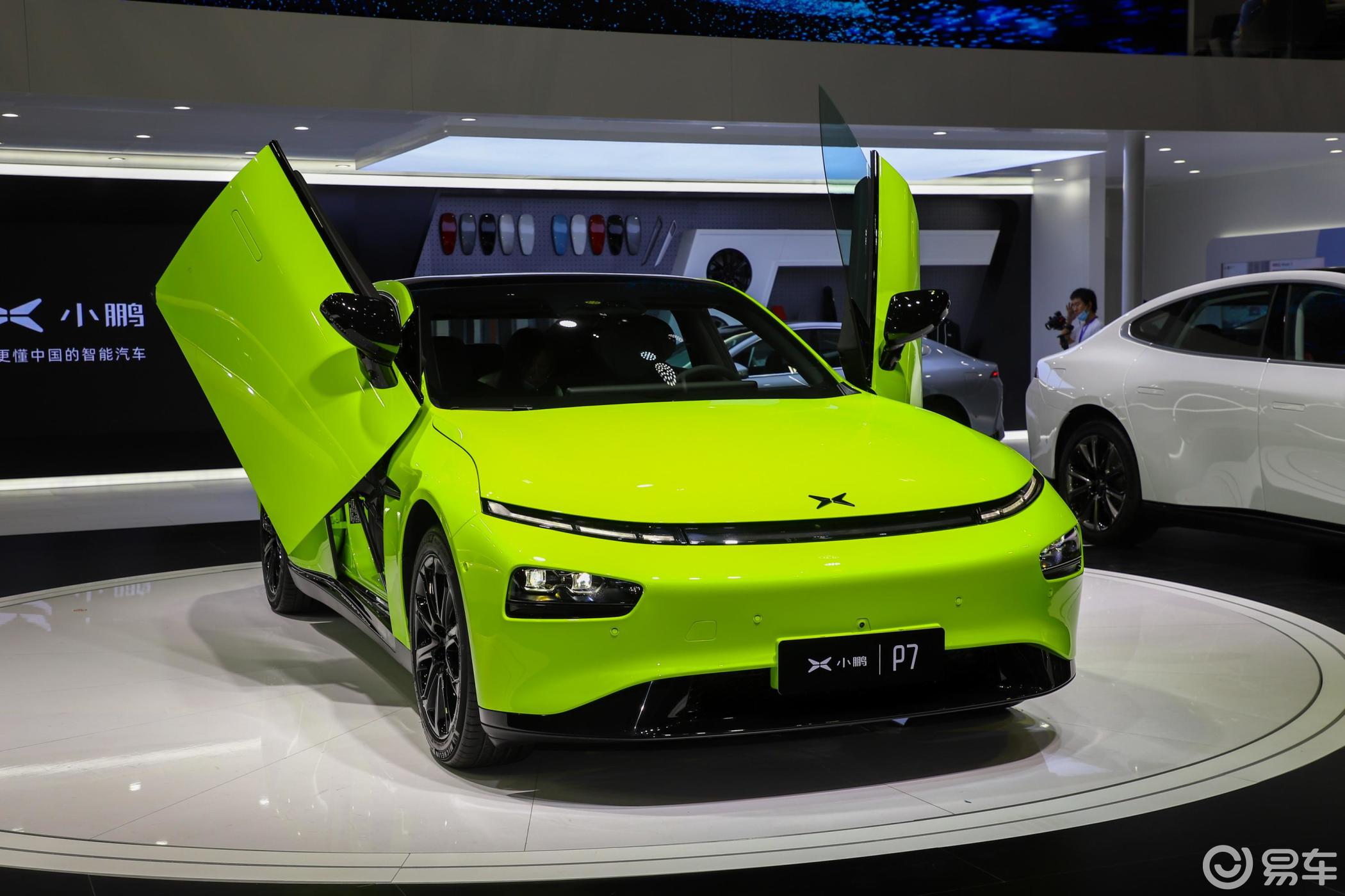 小鹏汽车  小鹏汽车p7  2021款  2021款  2020款  四驱高性能 鹏翼版