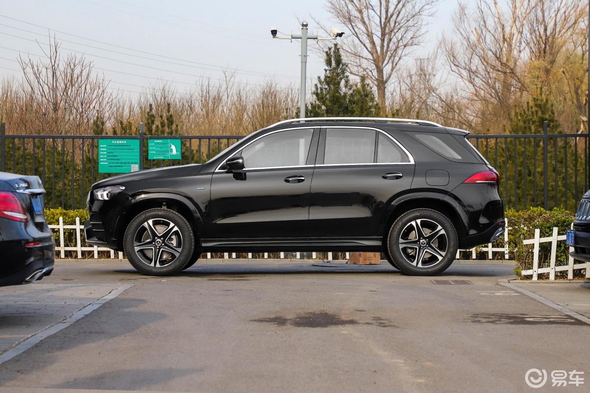 【奔驰gle 插电混动2021款gle 350 e 4matic 智享版正侧车头向左水平