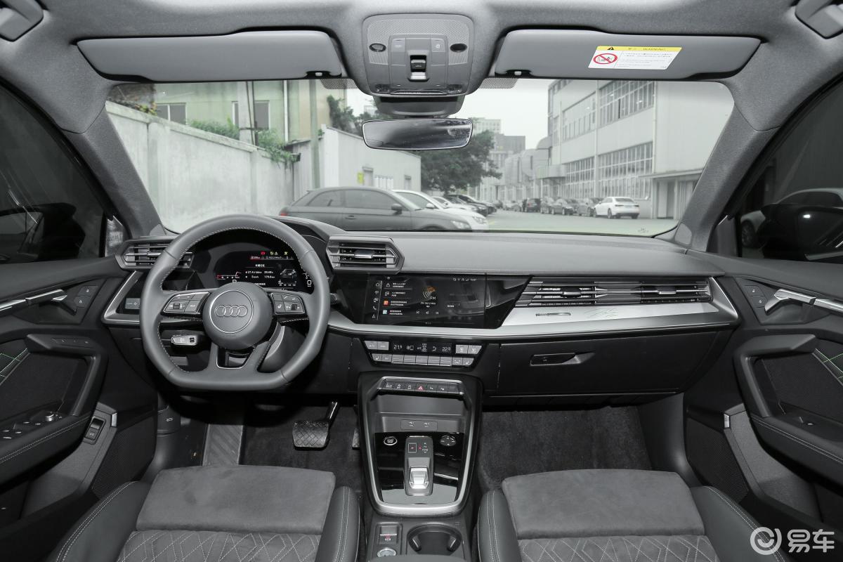 【奥迪a32021款sportback 35 tfsi 王一博联名限量款内饰全景正拍汽车