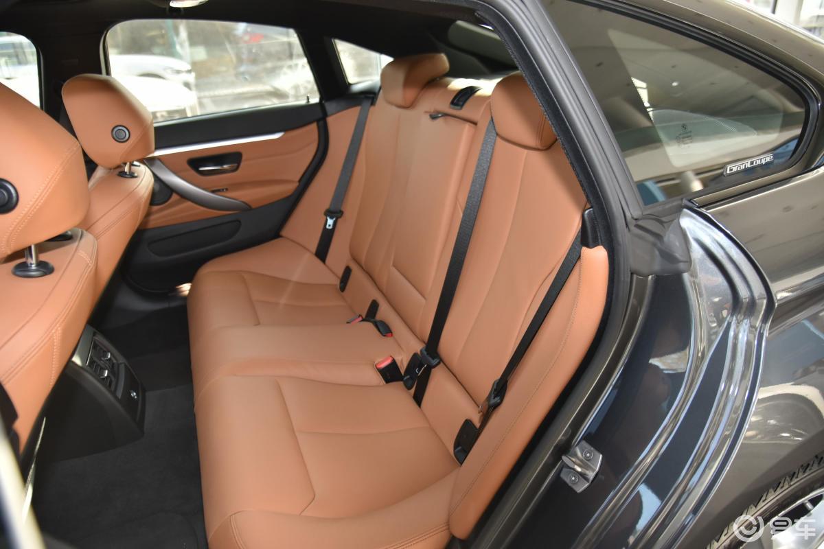 【宝马4系2020款四门轿跑车 425i m运动曜夜版后排座椅汽车图片-汽车