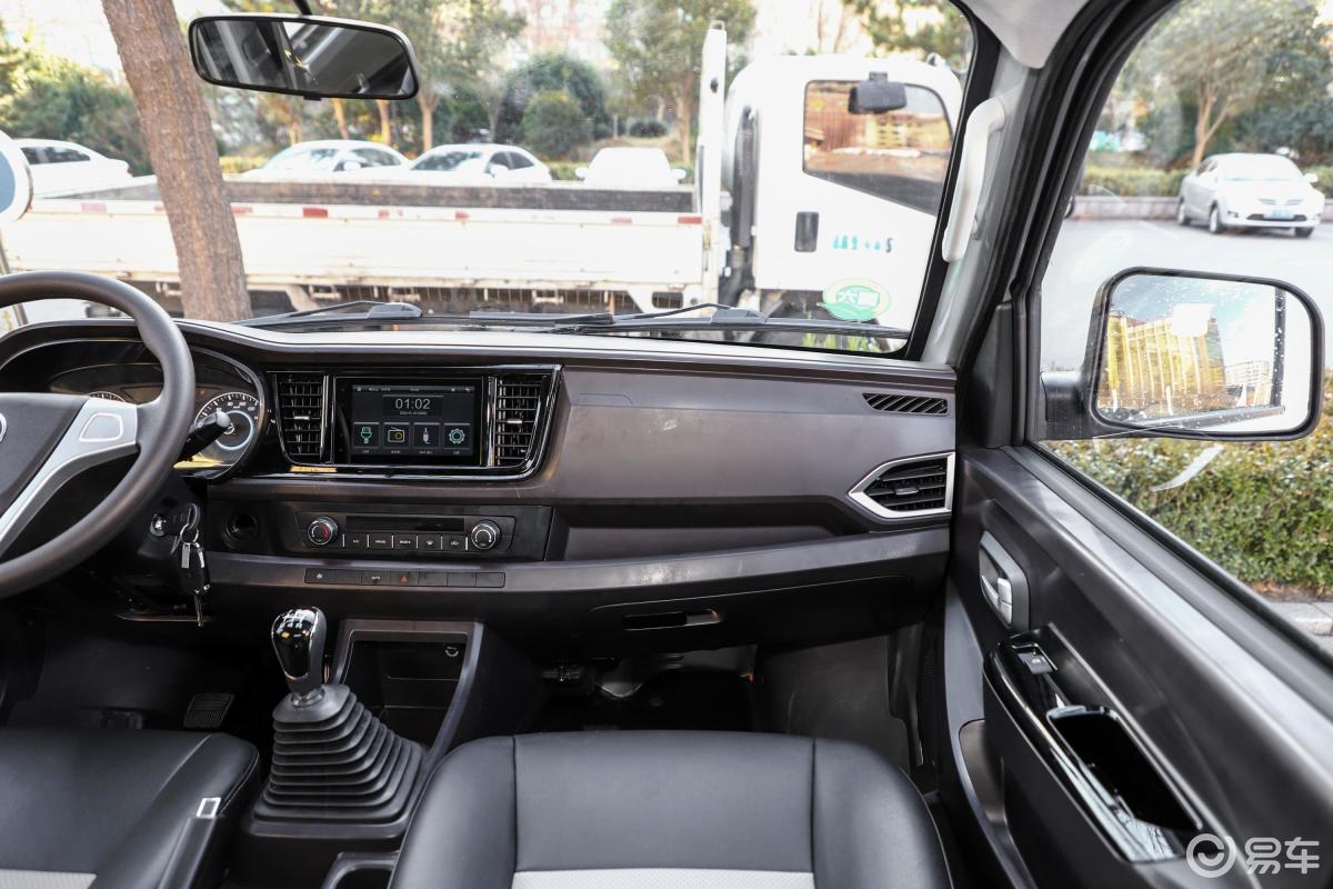 v3 1.5t 手动 双排栏板微卡 汽油 国vi(试装车)