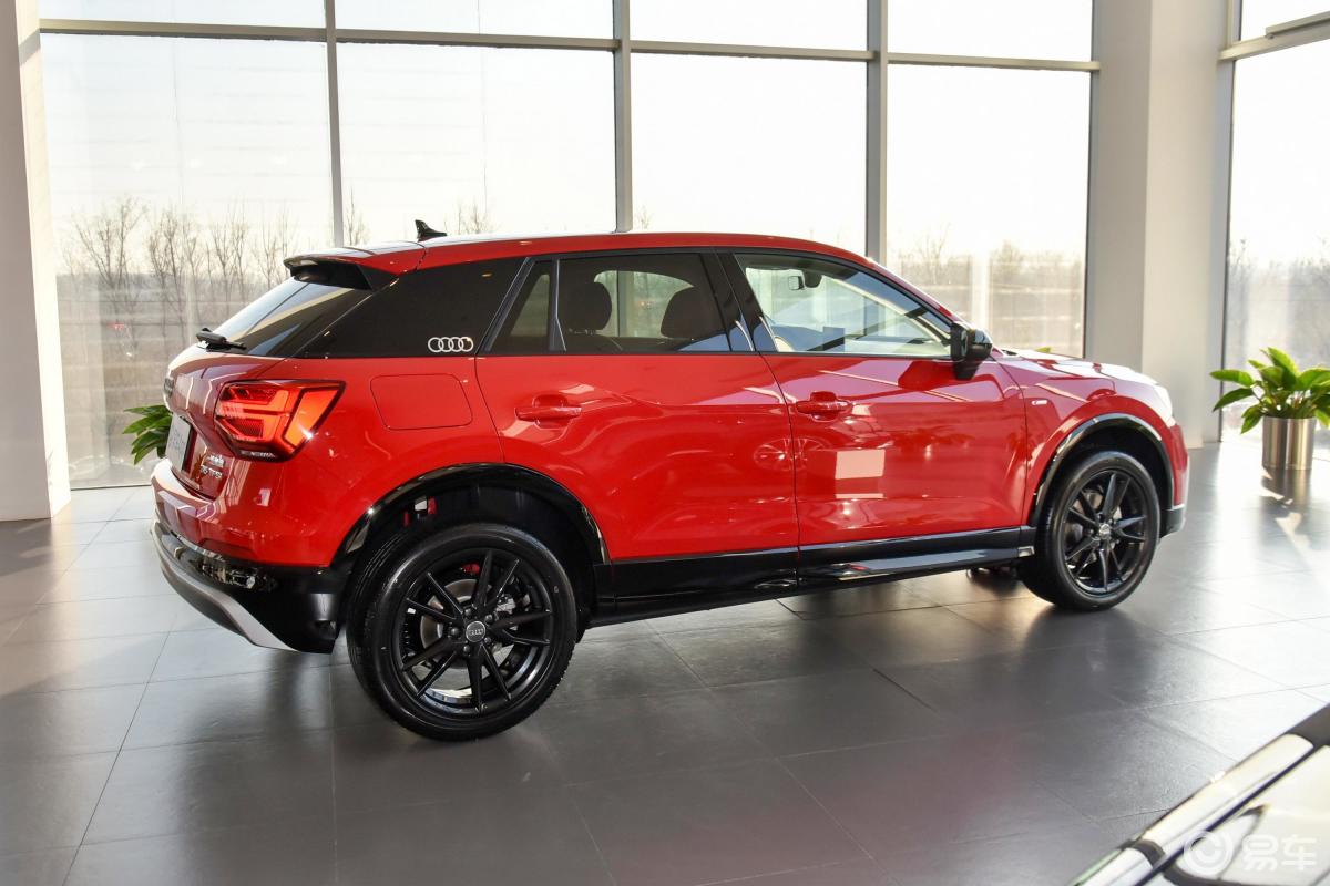 【奥迪q2l2021款35 tfsi 进取动感型正侧车头向右水平汽车图片-汽车