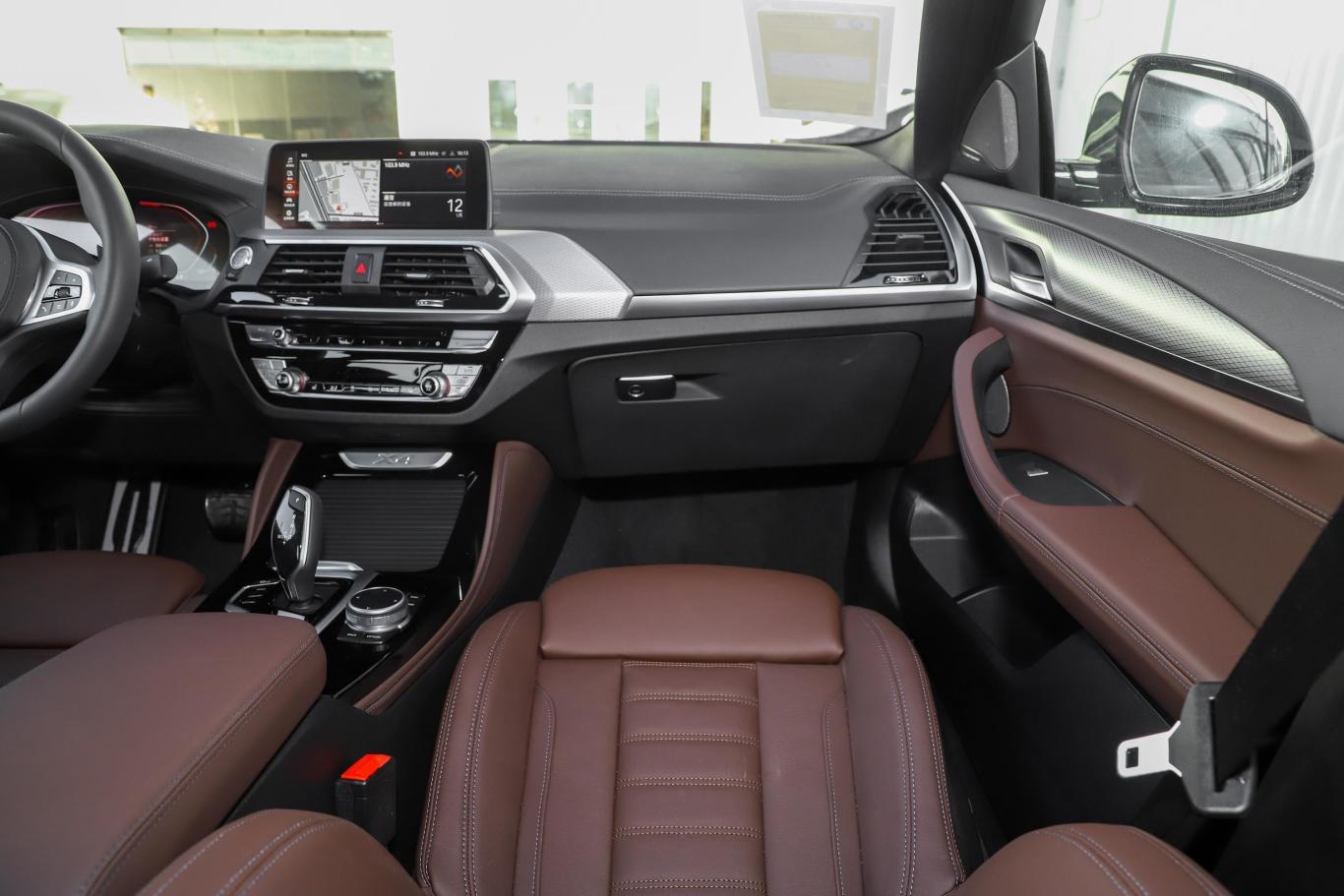 宝马x4xdrive 25i m运动曜夜套装内饰