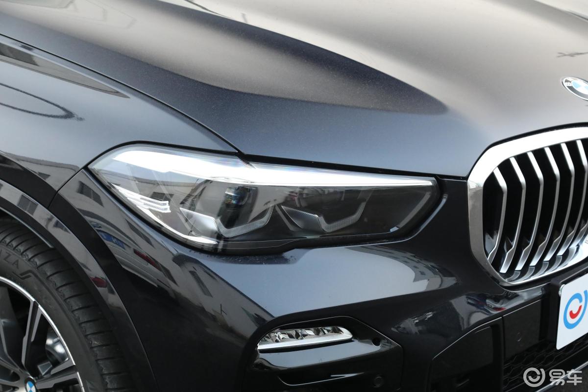 【宝马x52021款xdrive30i m运动套装大灯侧45度俯拍汽车图片-汽车图片