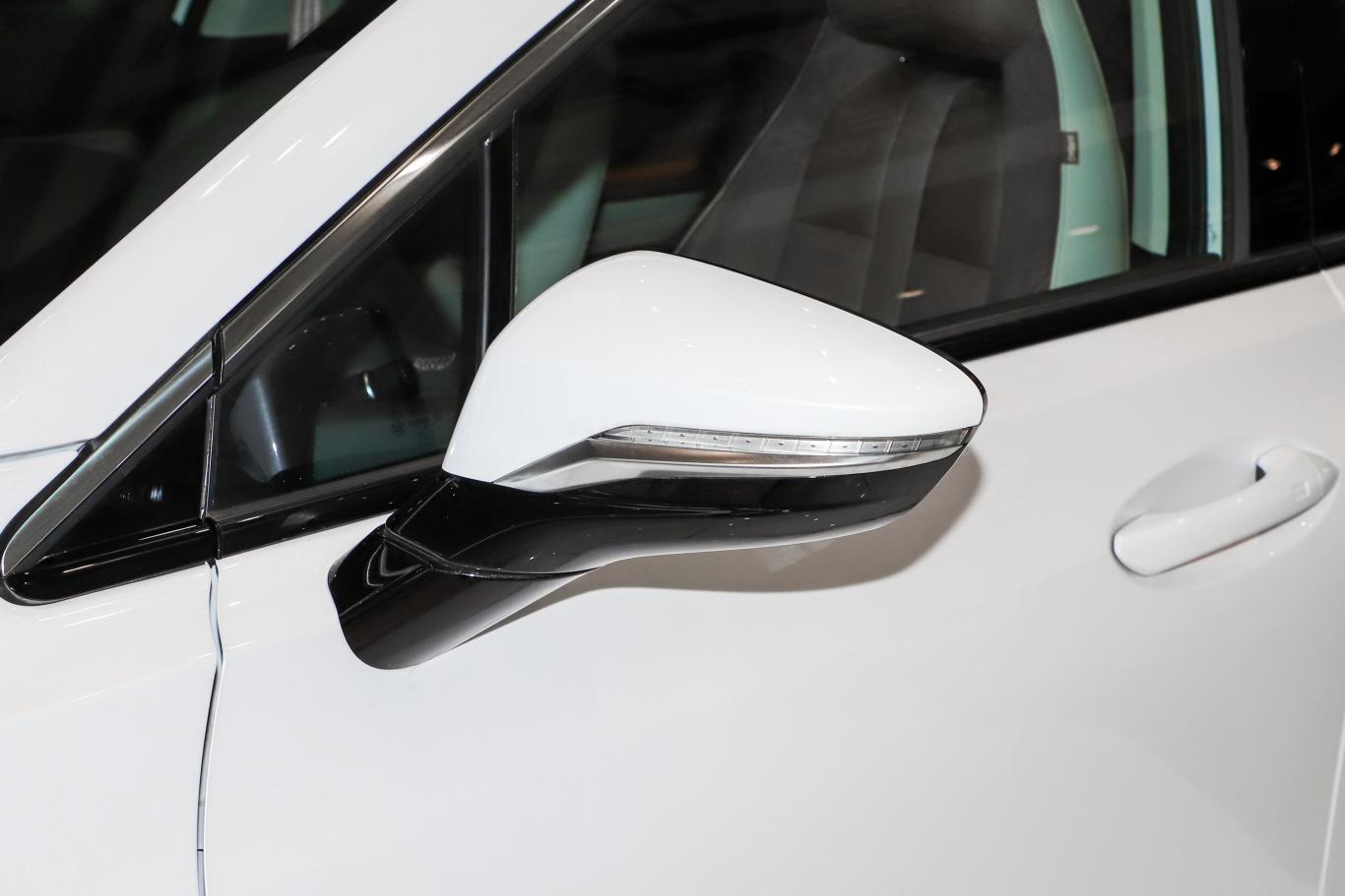 广汽丰田ia5豪华版主驾驶后视镜背面