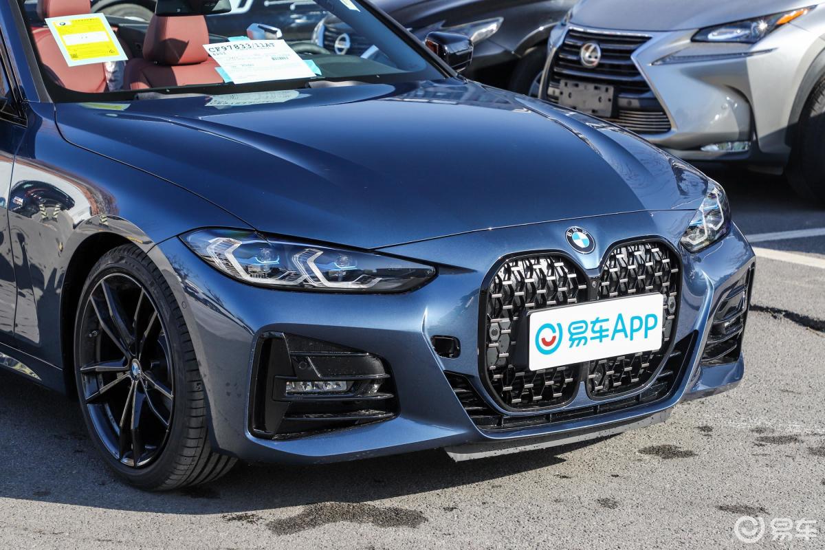 【宝马4系2021款敞篷轿跑车 425i m运动耀夜套装前格栅侧俯拍汽车图片