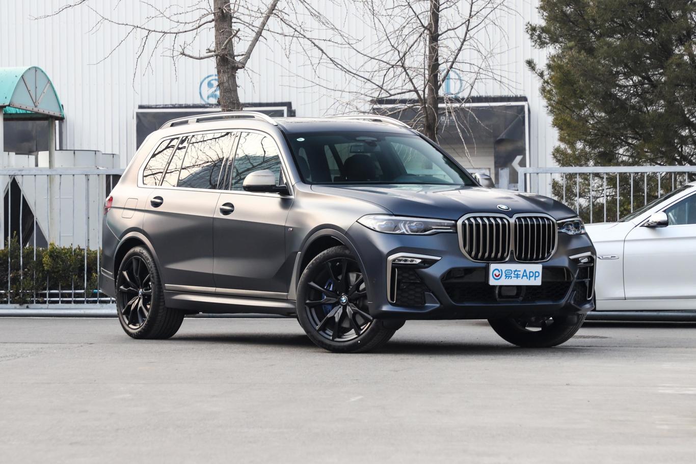 宝马x7xdrive m50i 辉夜典藏版外观