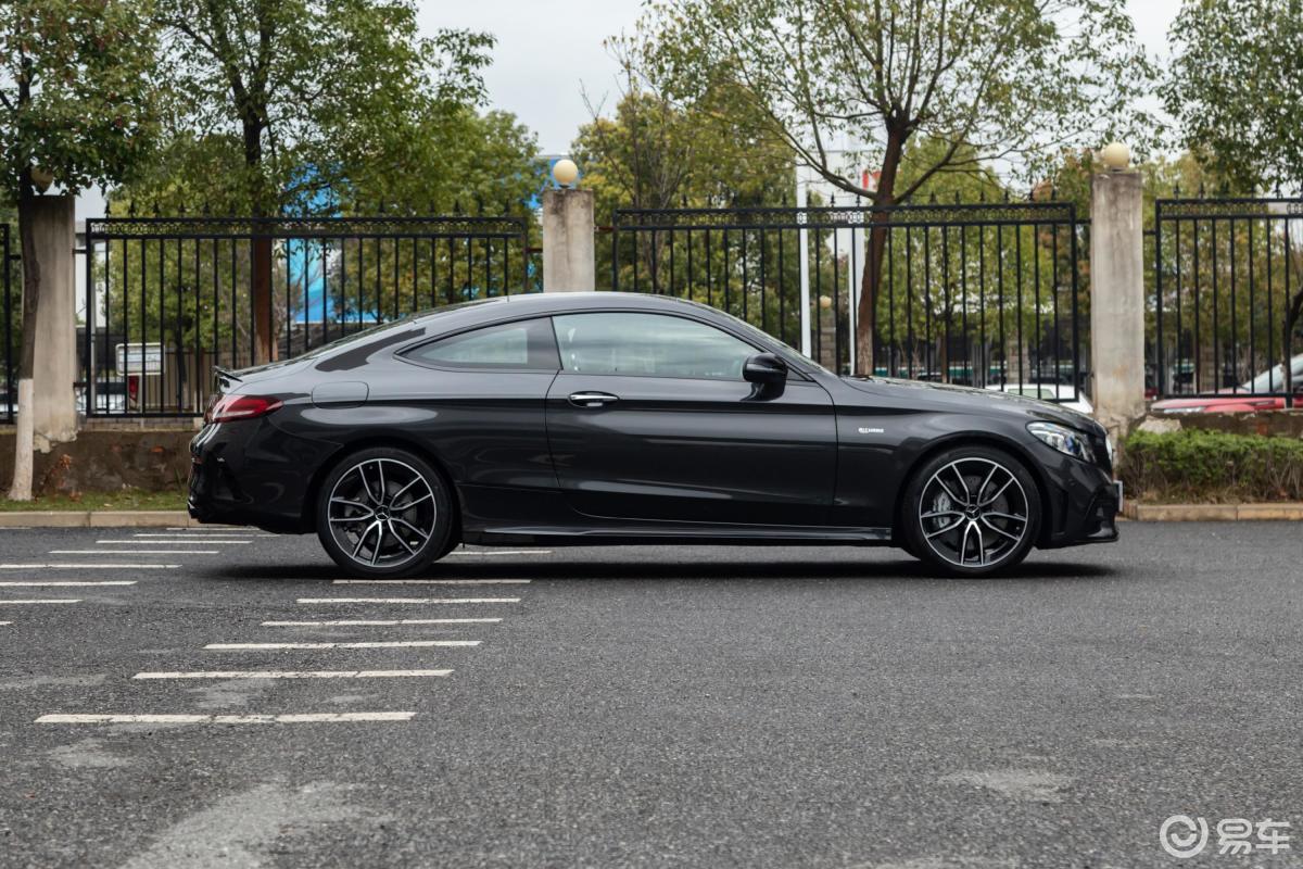 【奔驰c级 amg2021款amg c43 4matic 轿跑车正侧车头向右水平汽车图片