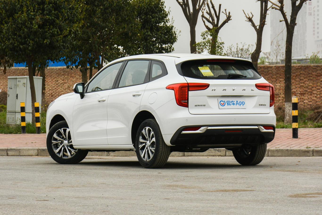 哈弗初恋1.5t 双离合 大一版侧后45度车头向左水平