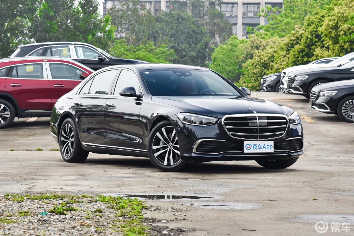 【奔驰s级2021款s 400 l 豪华型侧前45度车头向右水平汽车图片-汽车