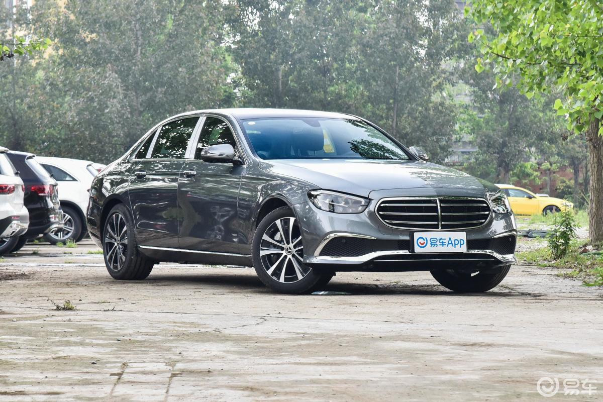 【奔驰e级 插电混动2021款e 350 e l 豪华型侧前45度车头向右水平汽车