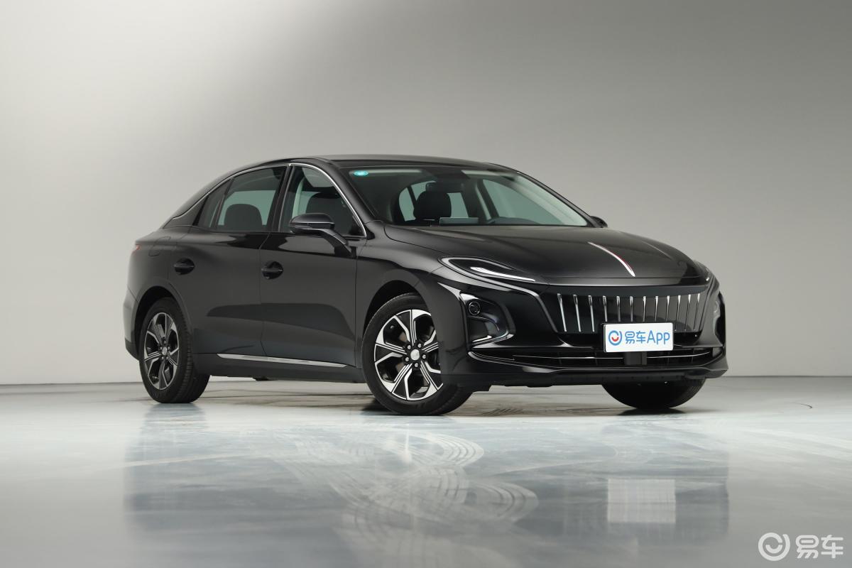 【红旗e-qm52021款充电 旗享版 4座侧前45度车头向右水平汽车图片