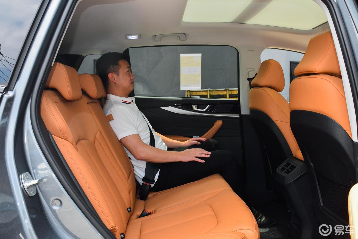 【威马w62021款520km pro全能版后排空间体验汽车图片-汽车图片大全】