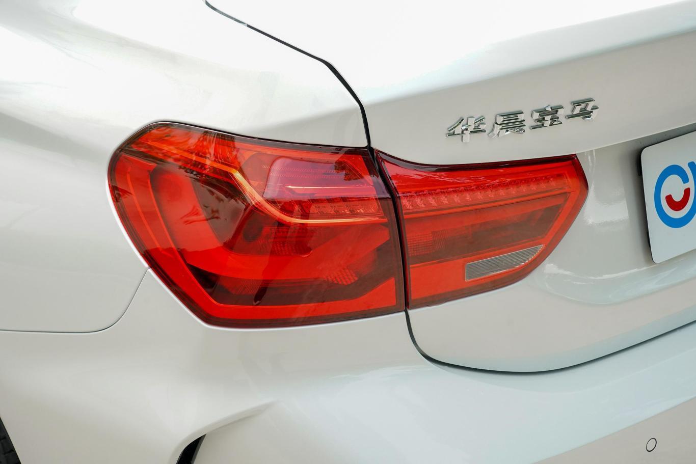 宝马1系改款 120i m运动版尾灯侧45度俯拍