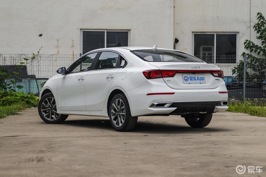 【起亚K32021款改款 1.5L CVT 时尚版侧后45度车头向左水平汽车图片-汽车图片大全】-易车