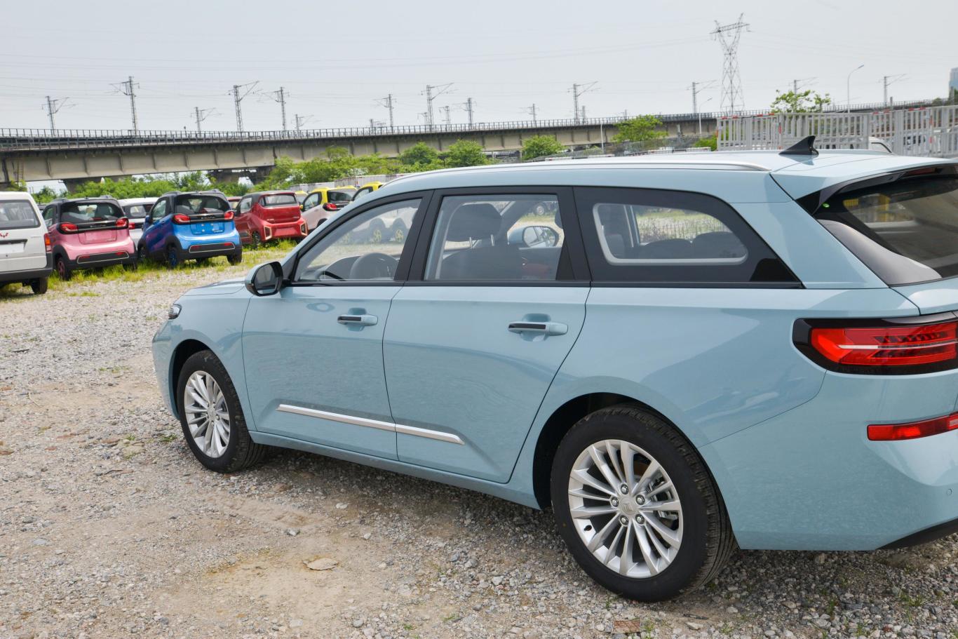 宝骏valli1.5t cvt 大理天空外观细节