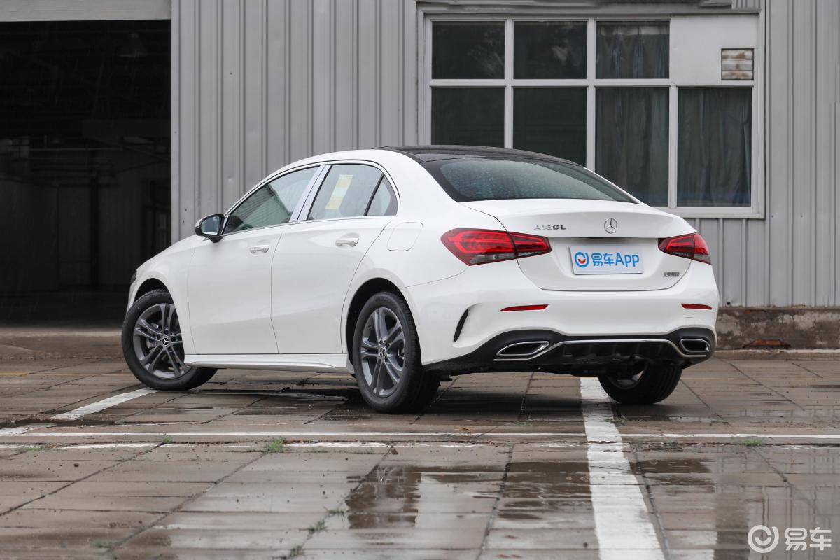 【奔驰a级2021款改款 a 180 l 运动轿车侧后45度车头向左水平汽车图片