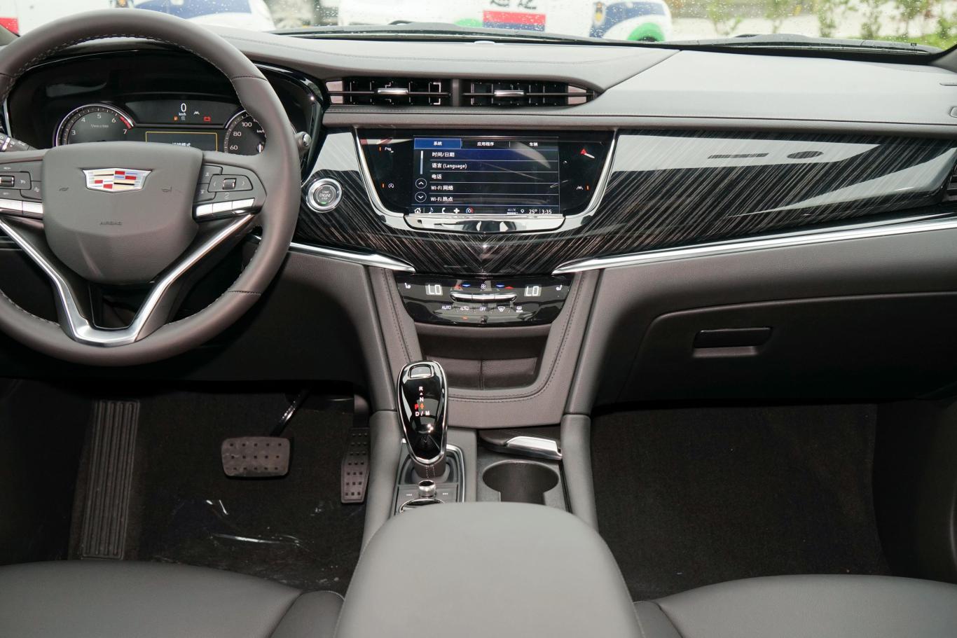 凯迪拉克xt6轻混 2.0t 两驱豪华型 7座中控台整体