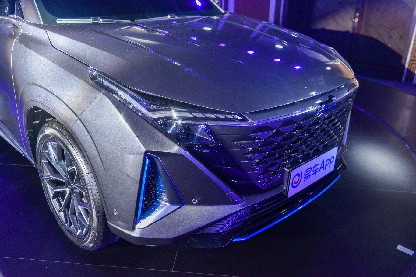 【长安欧尚z6新能源试装车前格栅侧俯拍图片-汽车图片大全】-易车