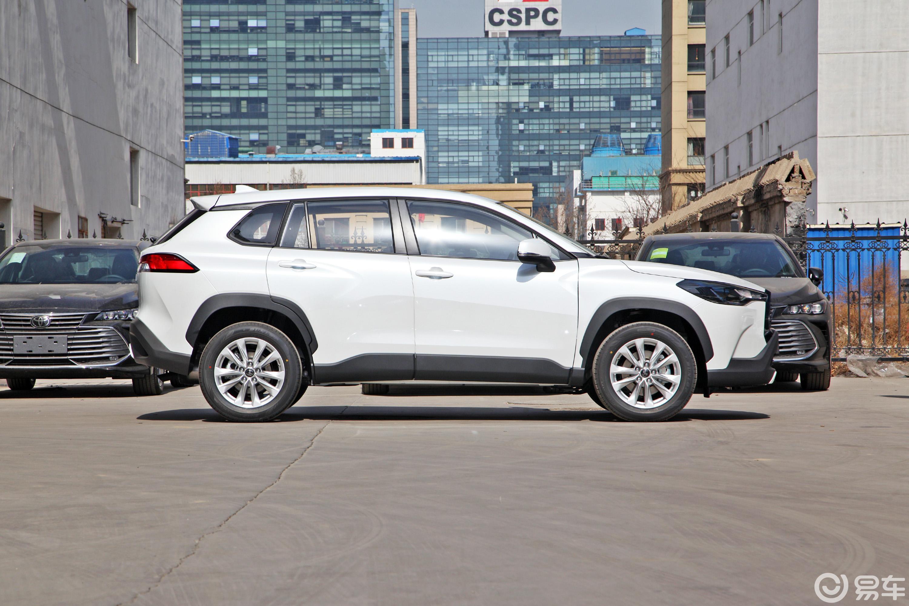 【卡罗拉锐放2.0L CVT 精英版正侧车头向右水平图片-汽车图片大全】-易车