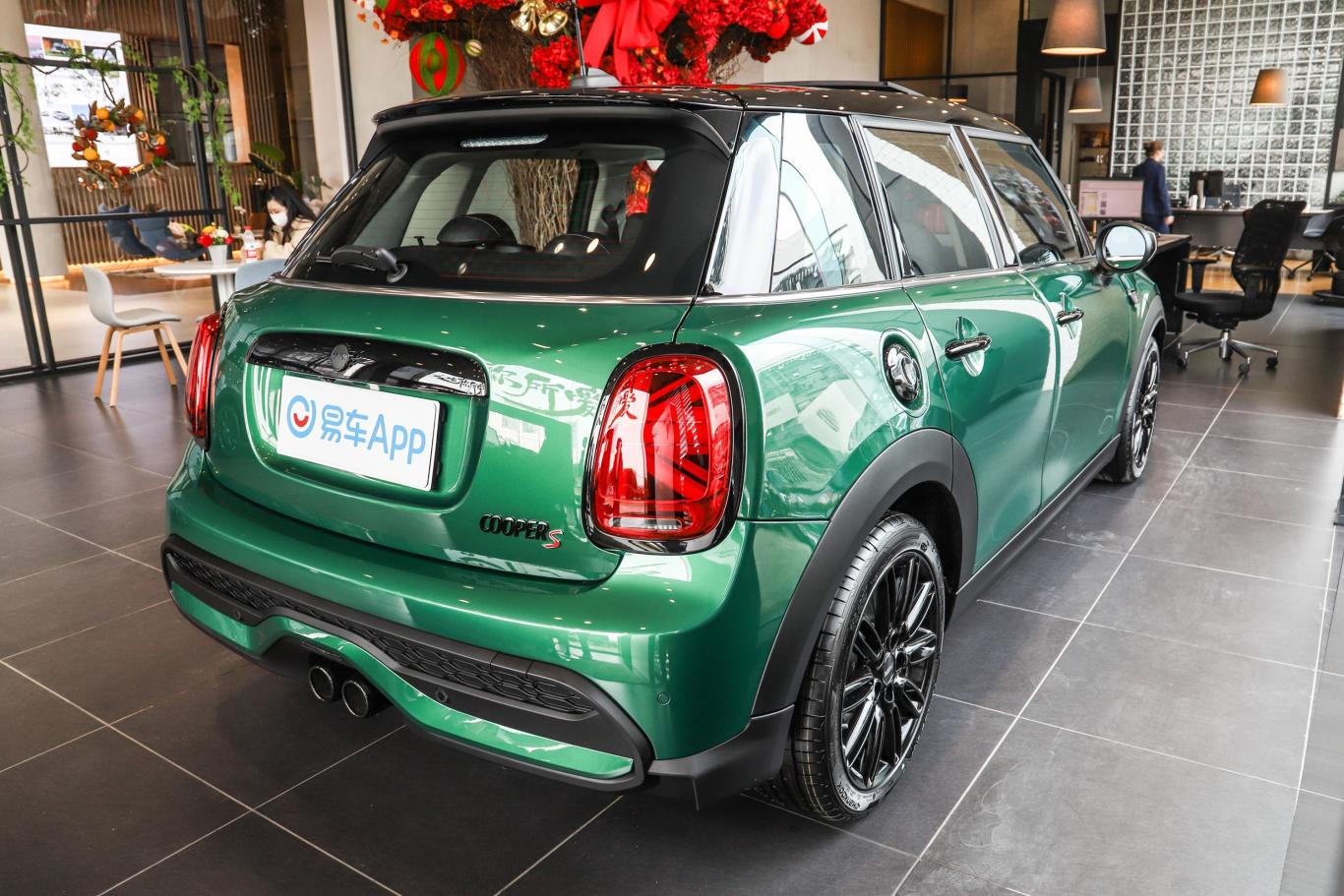 mini改款 2.0t cooper s 经典派 五门版侧后45度车头向右水平