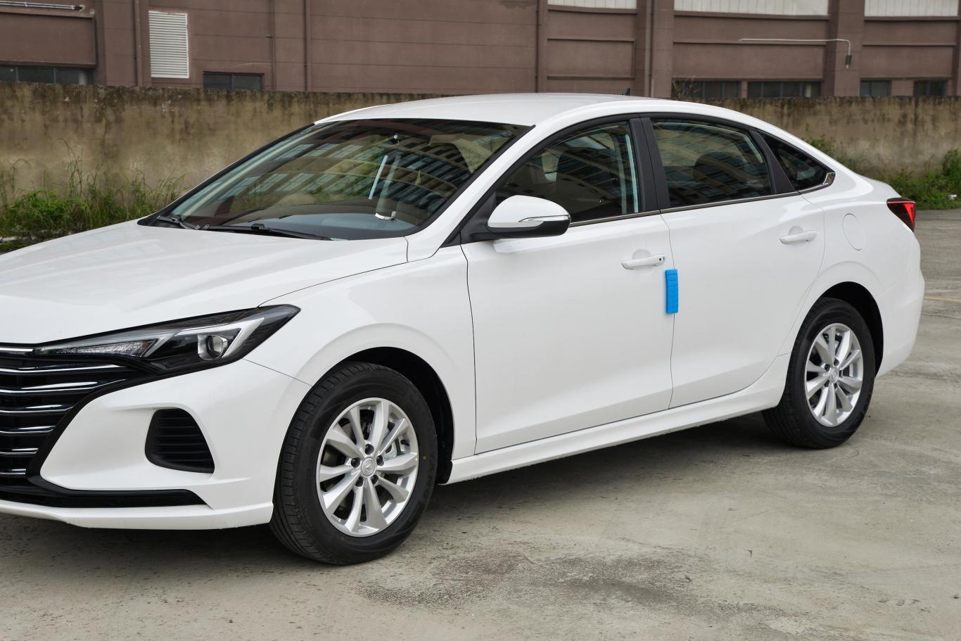 【逸动PLUS 1.6L GDI CVT精英版外观细节图片-汽车图片大全】-易车