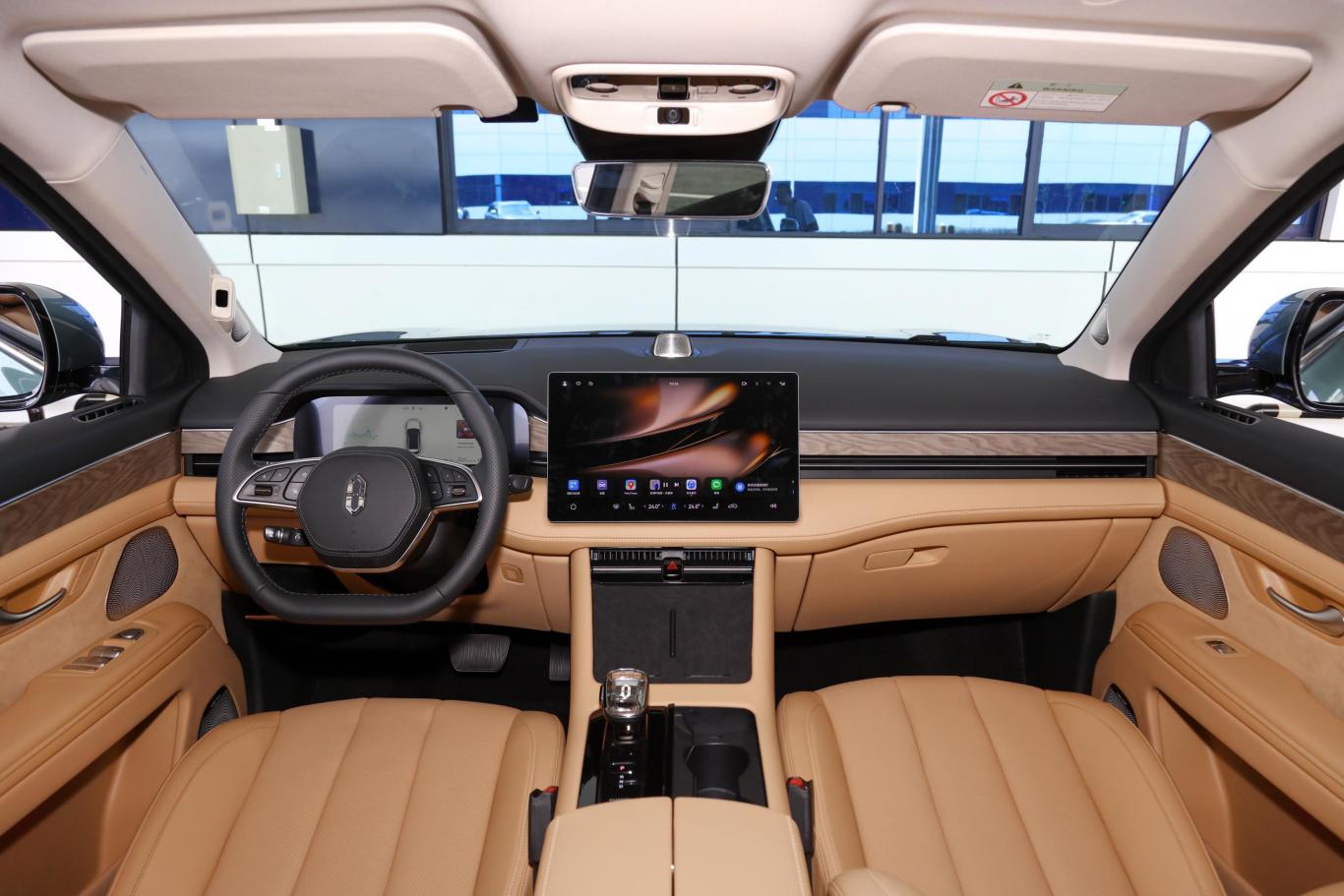 问界M5 EV将于9月初发布！华为高管余承东:全世界颜值最高的SUV__财经头条