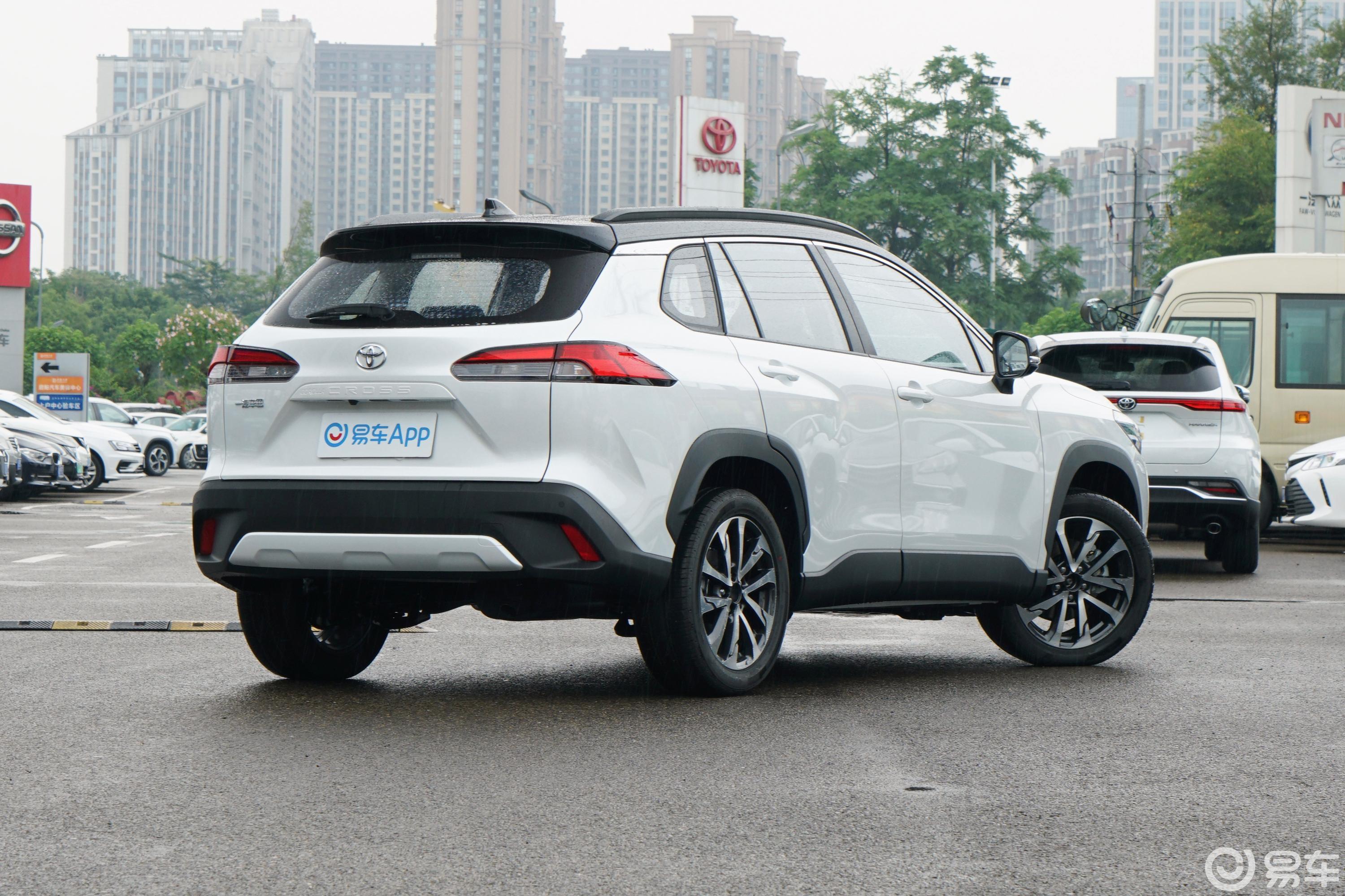 【卡罗拉锐放2.0L CVT 旗舰版侧后45度车头向右水平图片-汽车图片大全】-易车