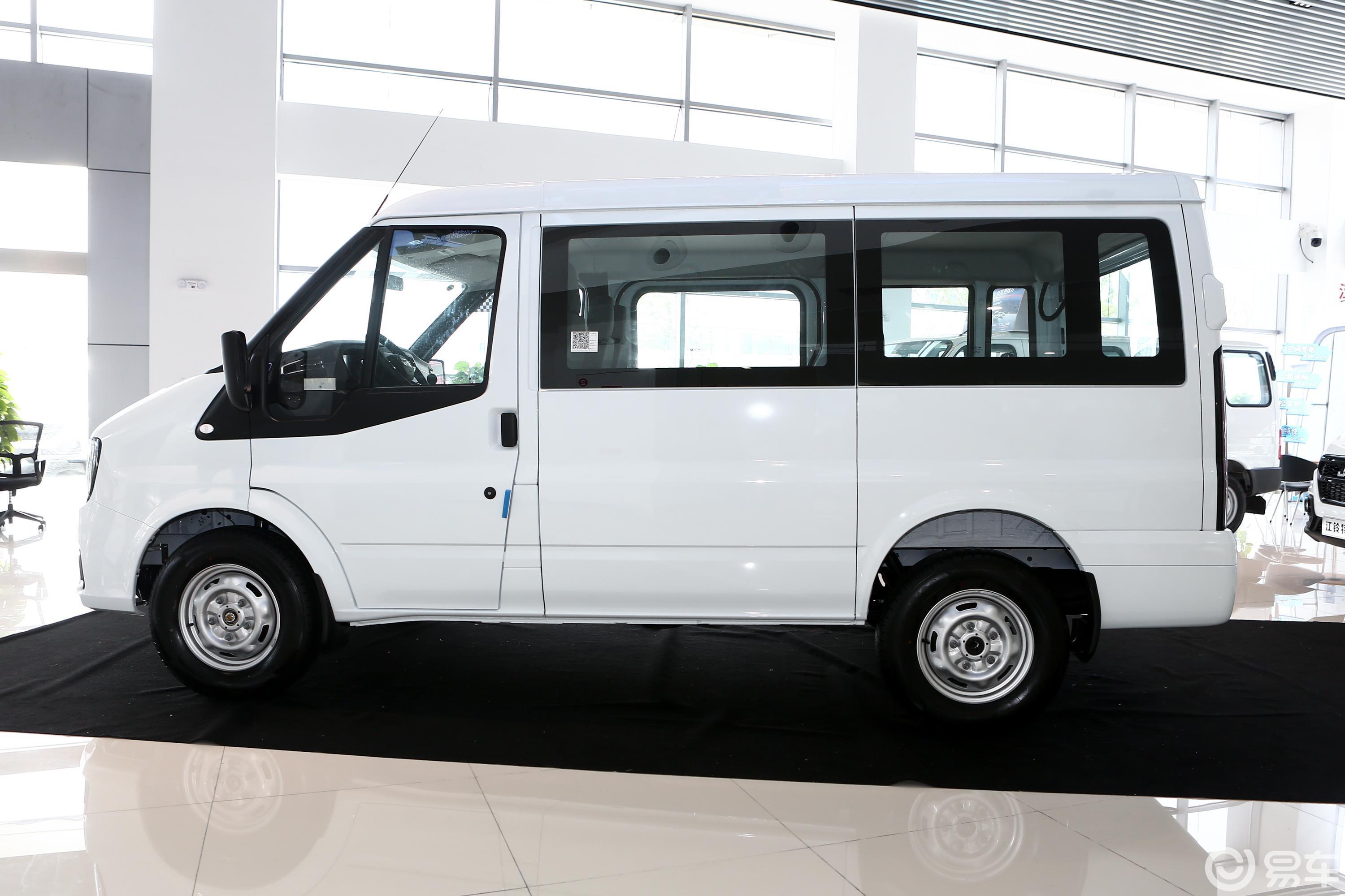 【江铃福顺2.0T 手动短轴低顶多功能乘用车 6座 柴油正侧车头向左水平图片-汽车图片大全】-易车