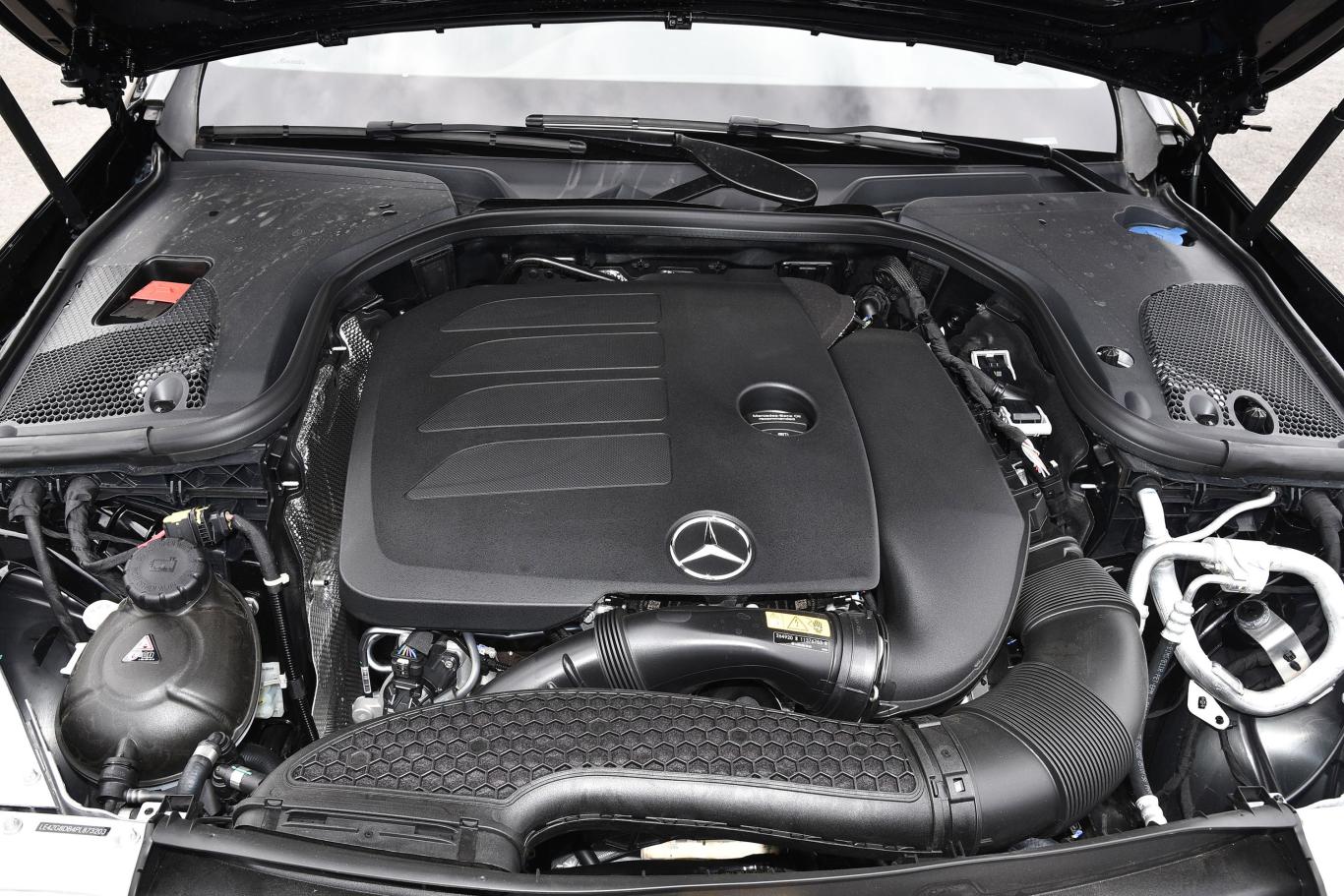 奔驰e级e 300 l 豪华型发动机/电机特写