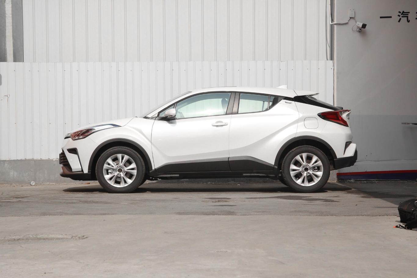 奕泽2.0l 奕享care版正侧车头向左水平