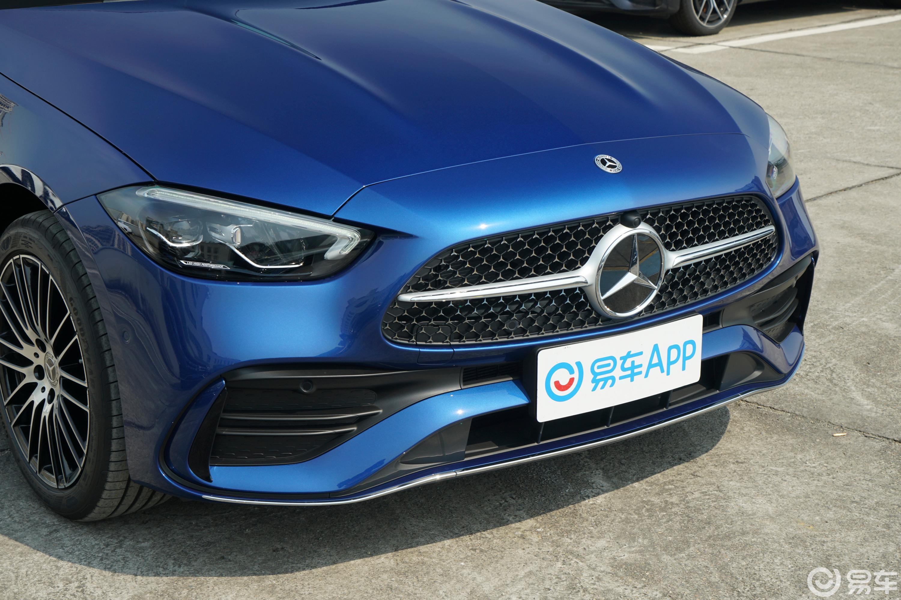 【奔驰C级C 260 L 运动版前格栅侧俯拍图片-汽车图片大全】-易车