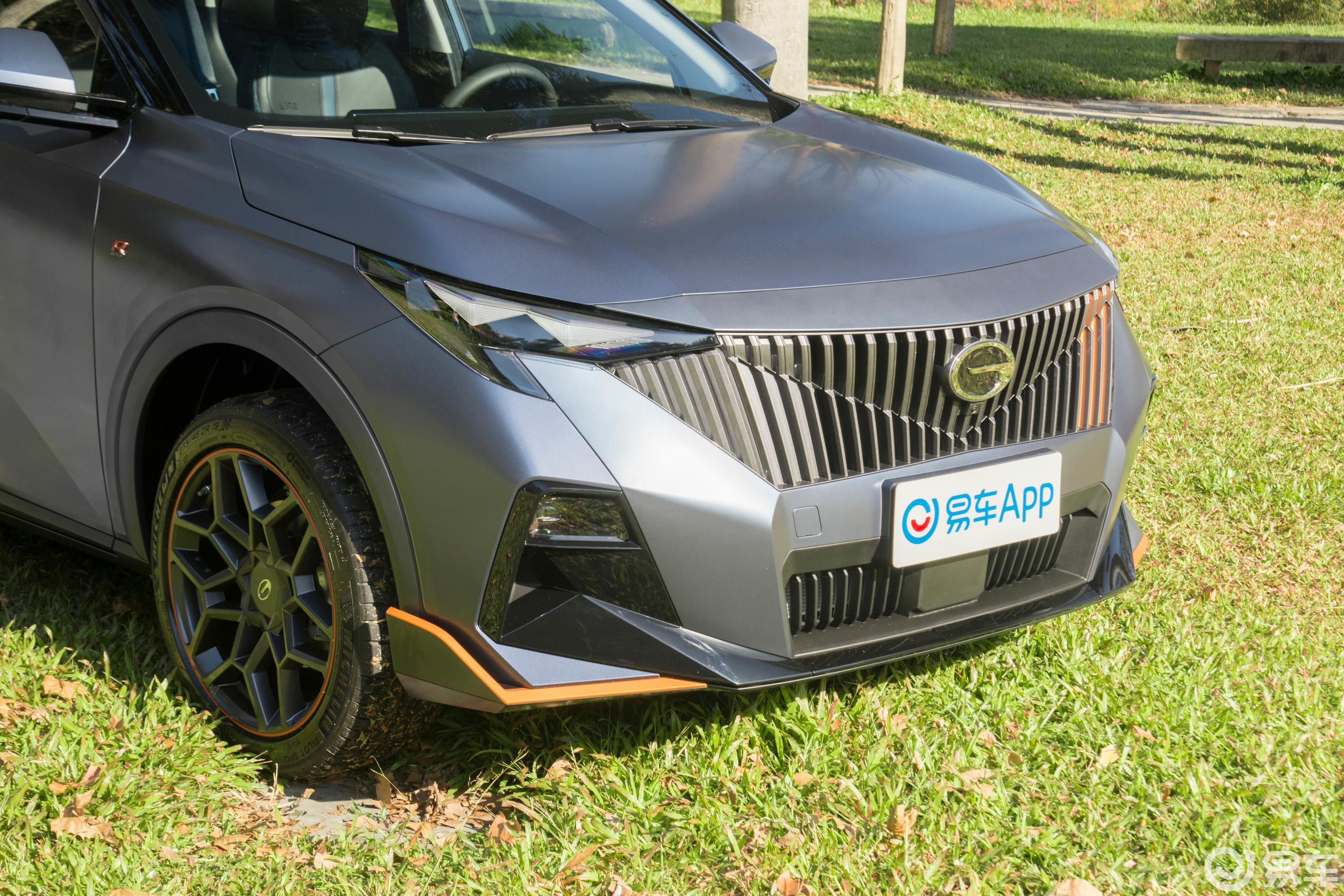 Gs3 【传祺GS3影速 270T R-STYLE版前格栅侧俯拍图片-汽车图片大全】-易车