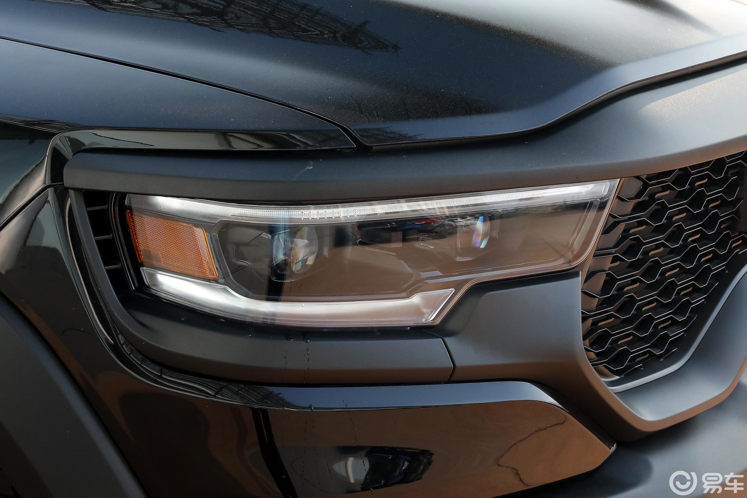 【RAM Trucks1500TRX大灯侧45度俯拍图片-汽车图片大全】-易车