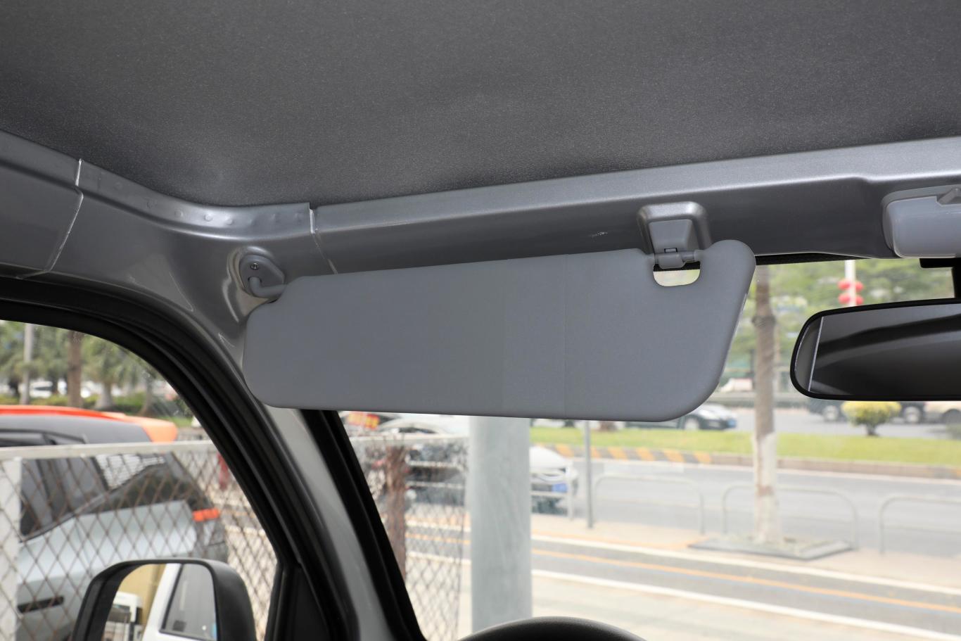 五菱荣光新卡2.0l 双排基本型 5座驾驶位遮阳板