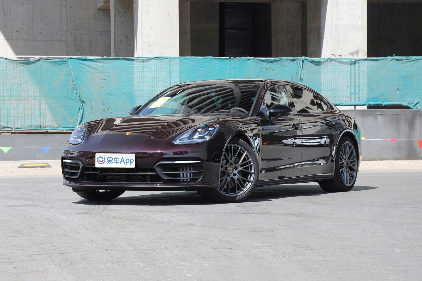 【Panamera EHybrid改款 Panamera 4 行政加长铂金版 2.9T侧前45度车头向左水平图片汽车图片大全】易车