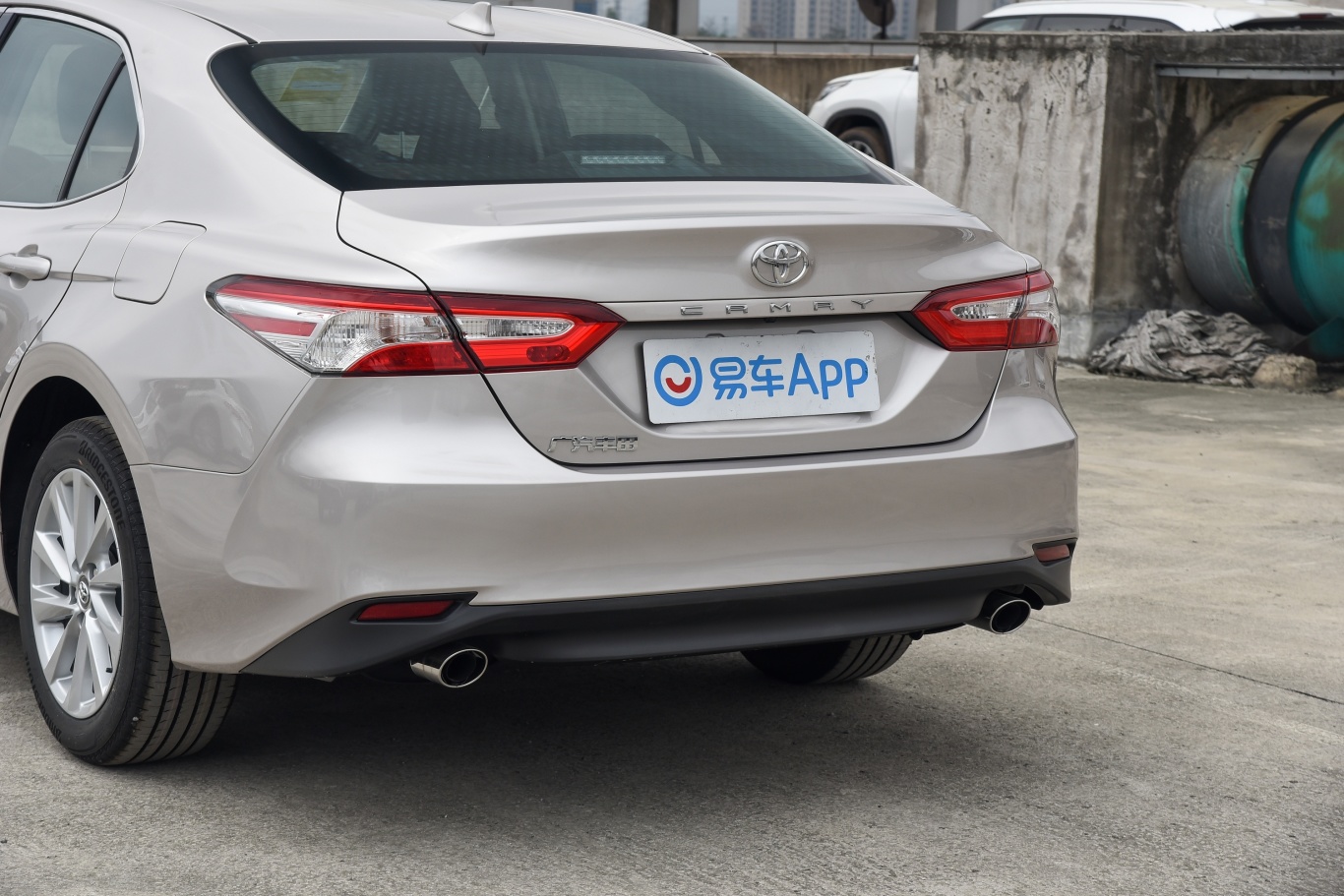 凯美瑞2.0gvp 领先版车尾特写