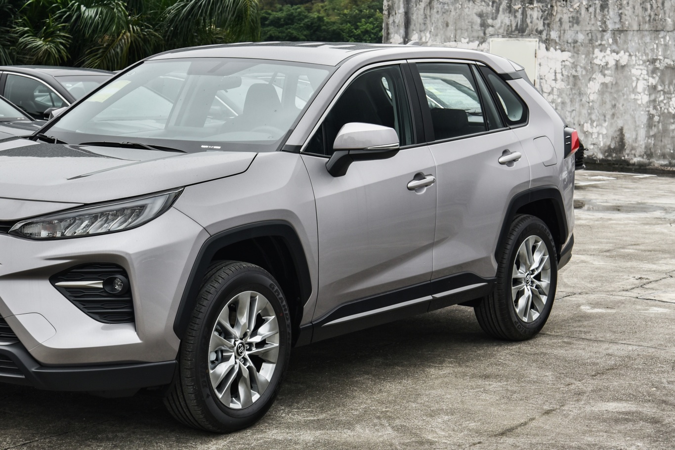 【威兰达2.0L 两驱领先版外观细节图片-汽车图片大全】-易车