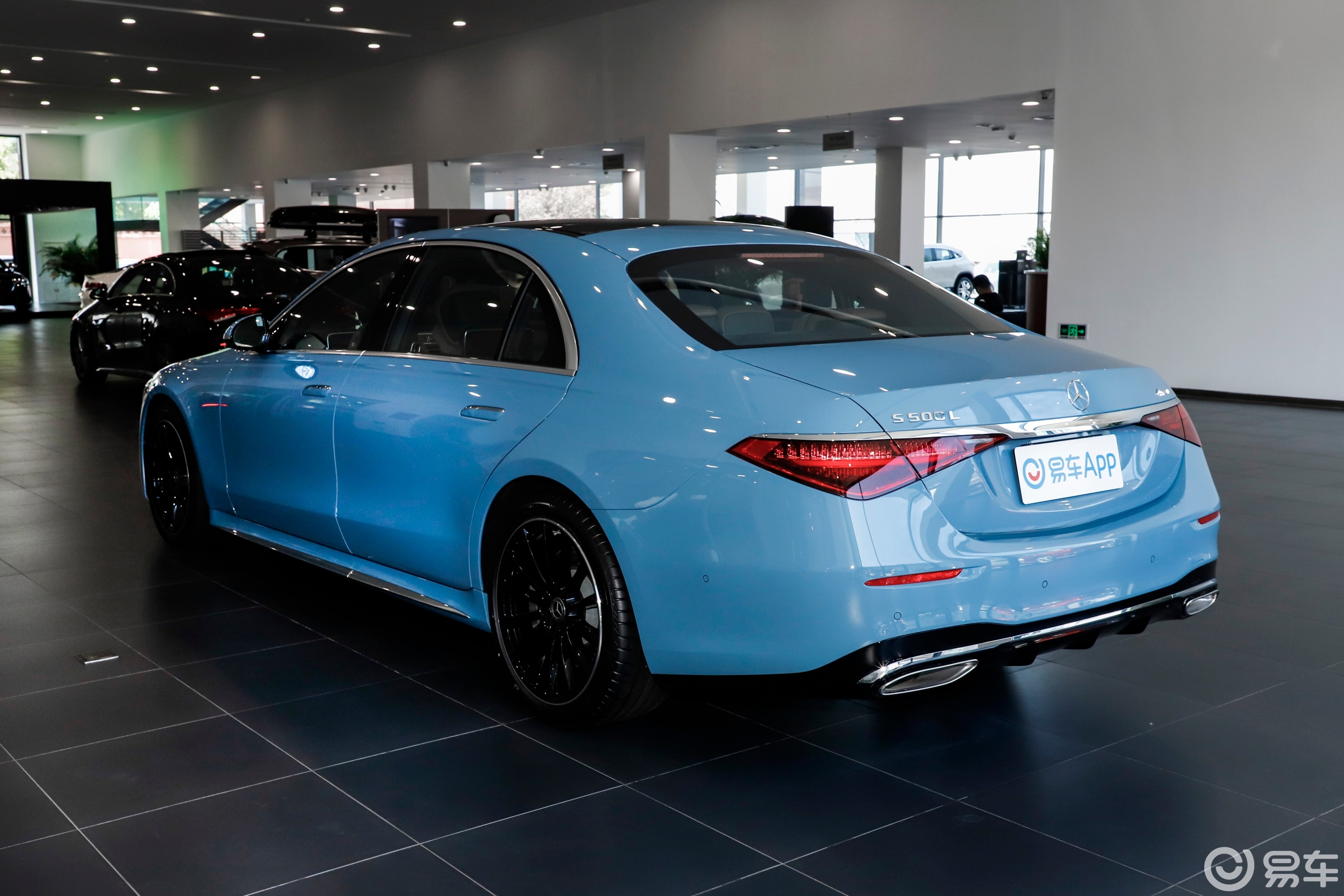 【奔驰S级S 500 L 4MATIC 匠心高定版侧后45度车头向左水平图片-汽车图片大全】-易车