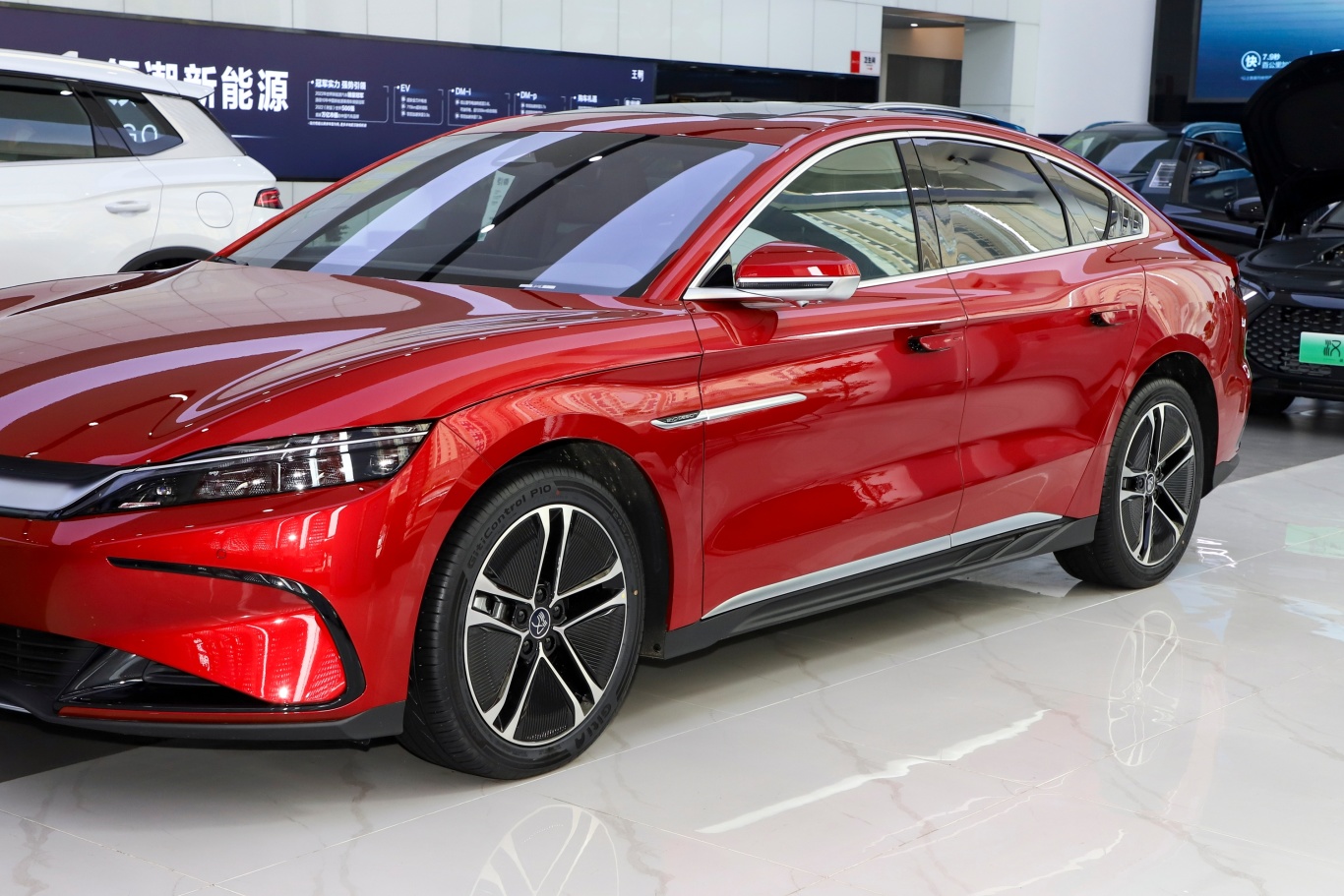 【汉EV 冠军版 605km 前驱尊贵型外观细节图片-汽车图片大全】-易车