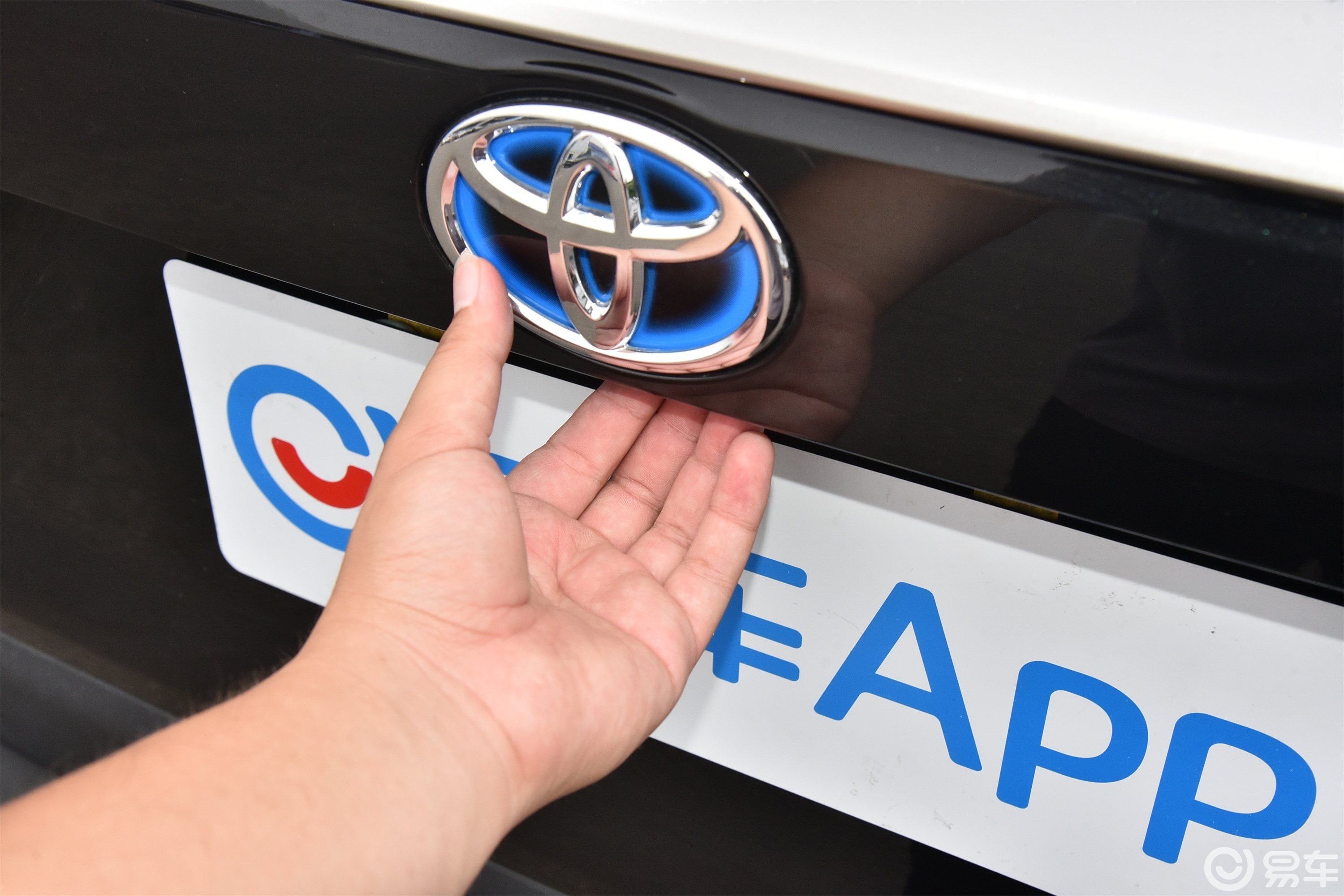 【RAV4荣放双擎 2.5L 四驱旗舰版电动尾门按键(手动扶手)图片-汽车图片大全】-易车