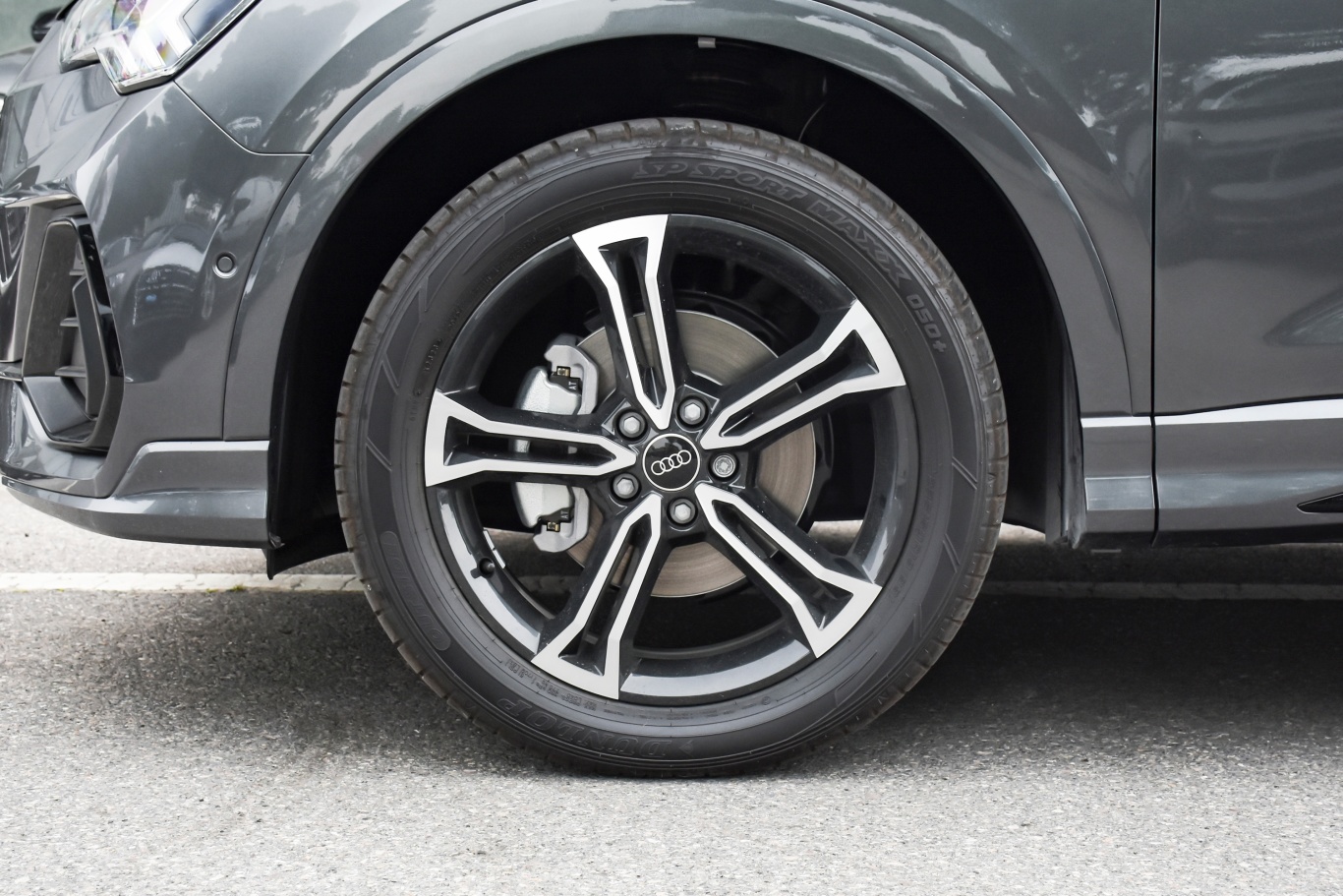 奥迪q3改款 45 tfsi quattro 时尚动感型前轮毂造型