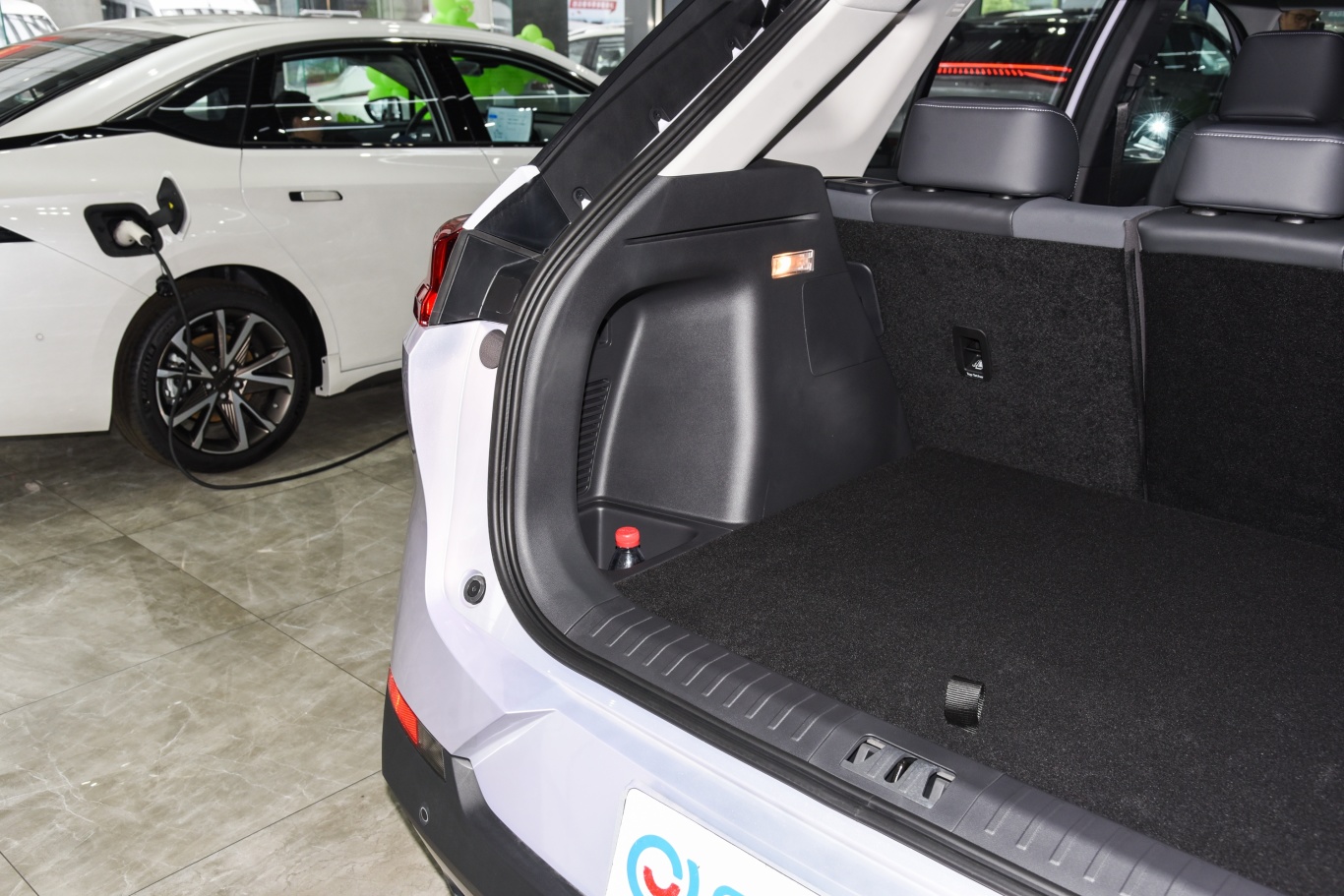 aion vplus 600km 80 科技版后备厢